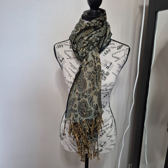 Paisley Wrap / Scarf - Picture 5 of 9